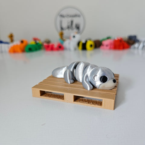 Mini-mals - Otter (Silver, laid on its front)